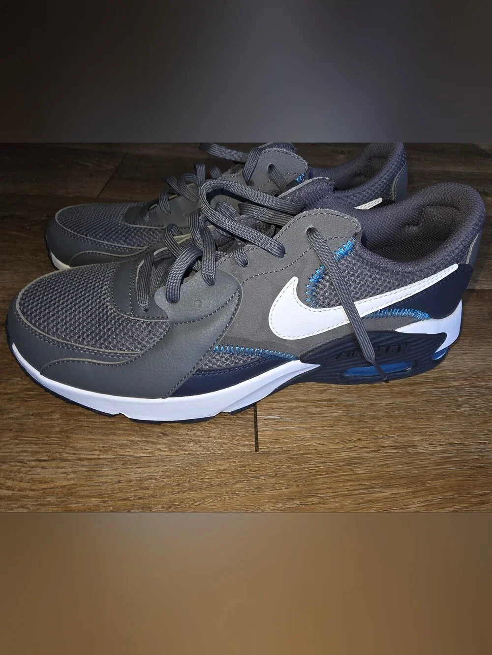 Used Mens Nike Air Max Size 9 No Box Worn Once